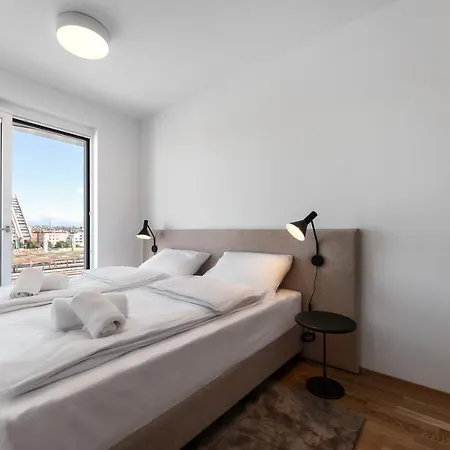 アパート Spacious 2-bedroom With A Terrace In Central リュブリャナ